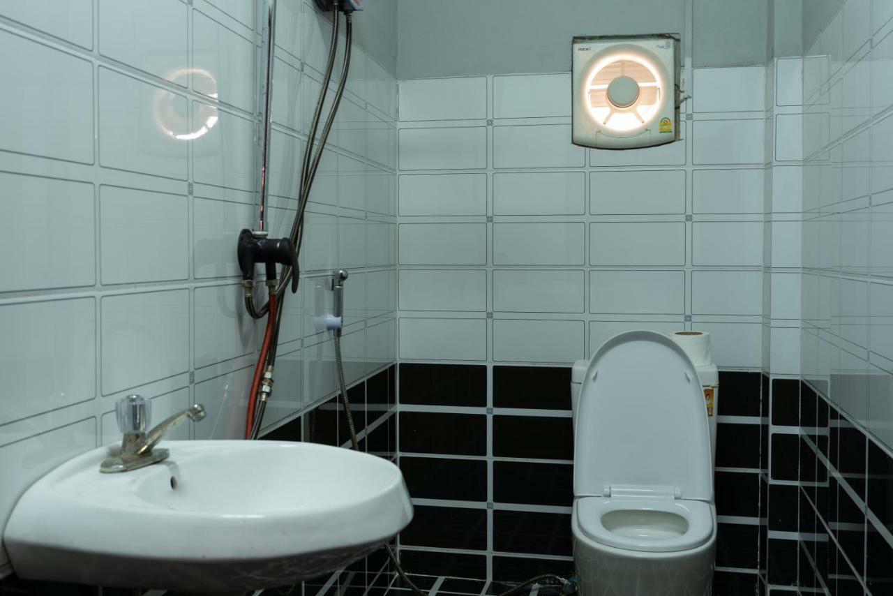 Aham Hostel (Adults Only) Luang Prabang Buitenkant foto